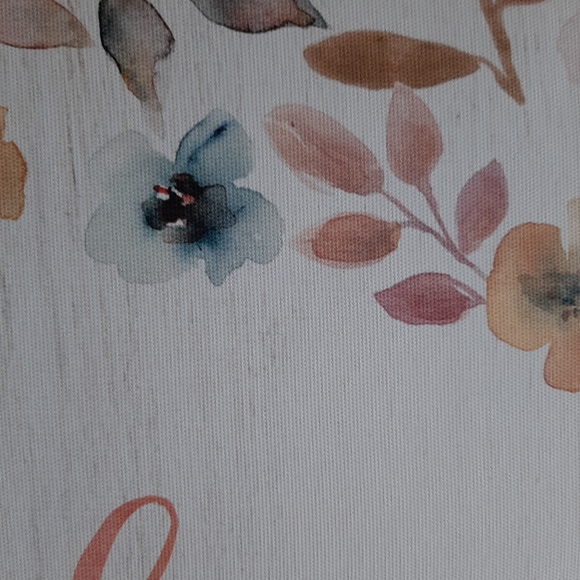 🎁 Beautiful printed canvas "Love Grows Here" from Carol Robinson - Picture 4 of 7